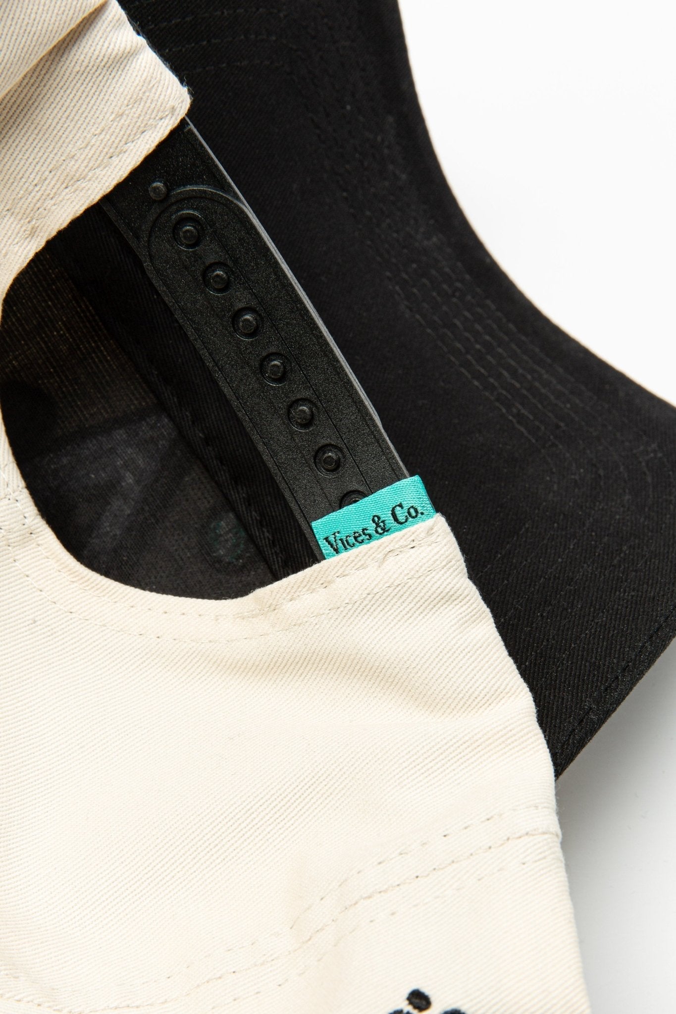 V Dot Snapback - Vices&co.