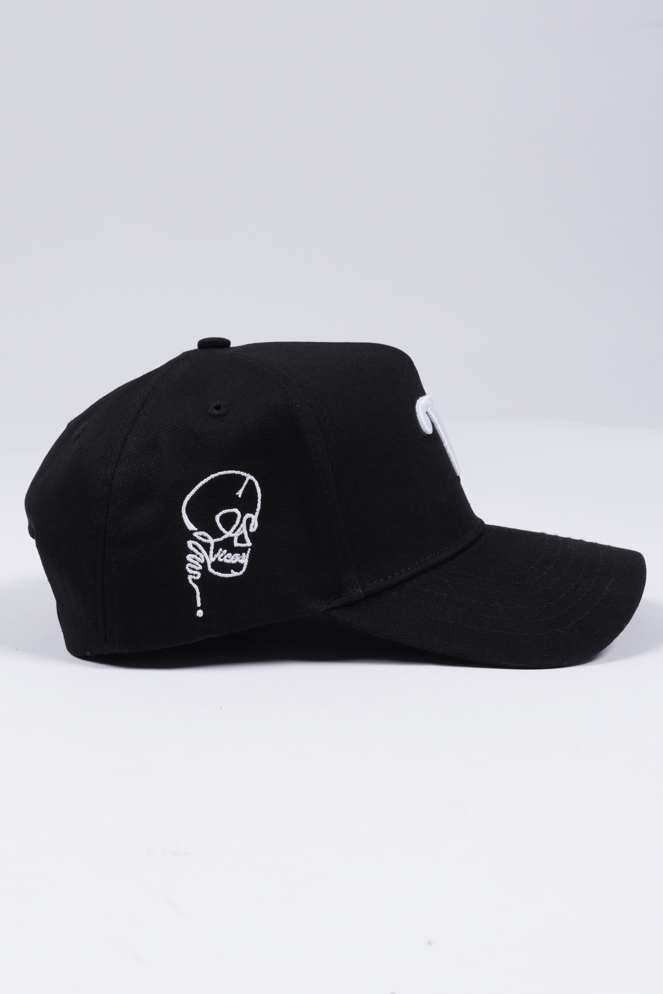 V Dot Snapback - Black - Vices&co.
